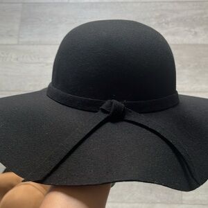 Woman’s Flowy hats